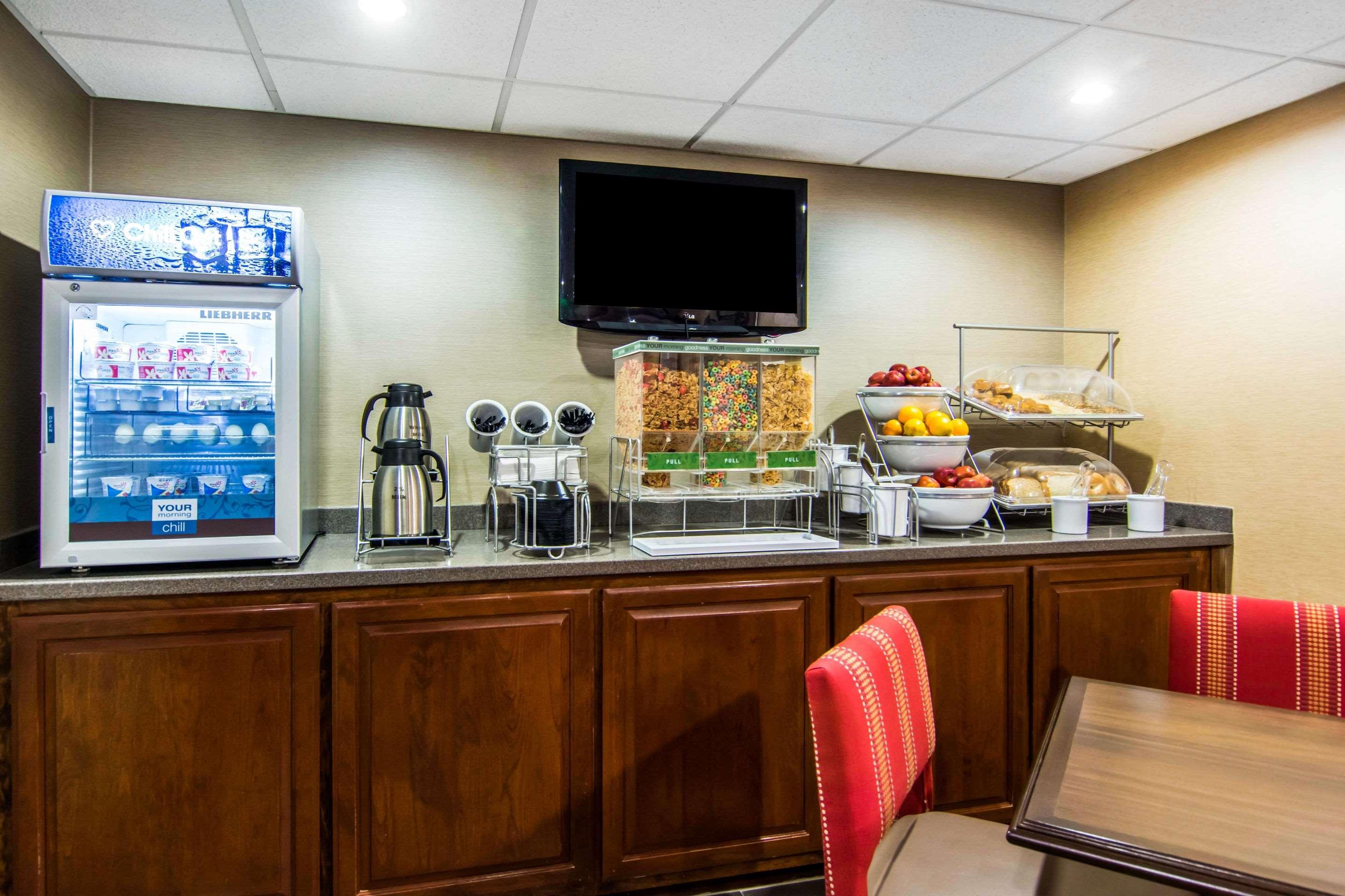 Comfort Inn Newport News-Williamsburg East Esterno foto